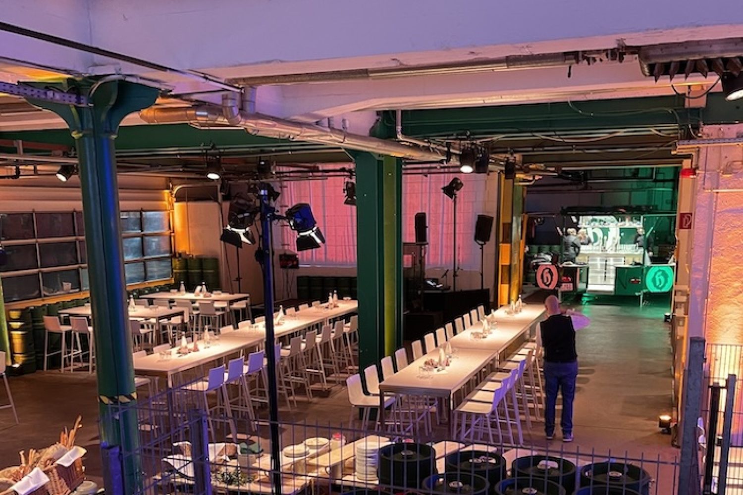 Zur Event-Location umgestaltete Abfüllhalle einer Bierbrauerei